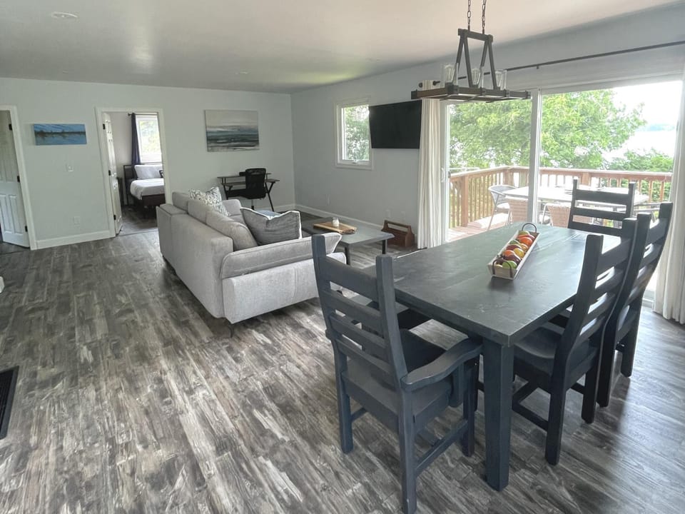 Living room, Lake view