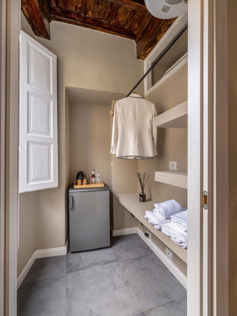 wardrobe