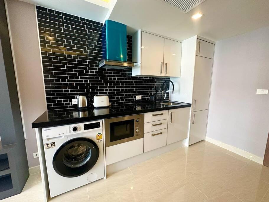 Large luxury condo - Pattaya City Centre - Grand Avenue Residences, Pool View - 413 Apartment in Pattaya City