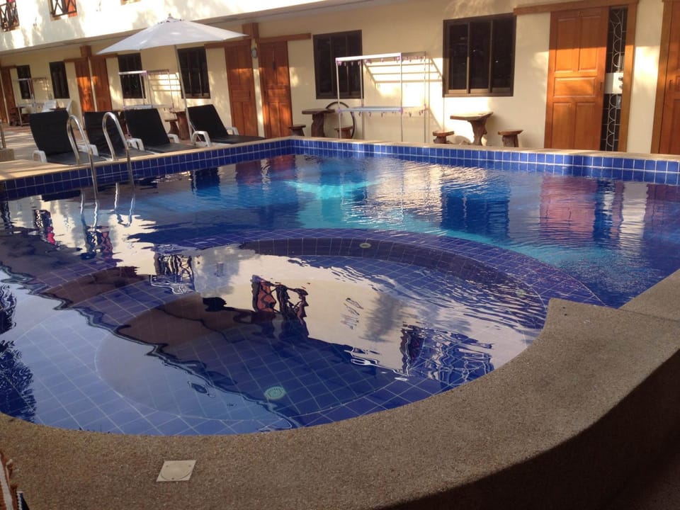 Swimming pool, Swimming pool
