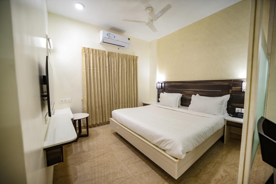 Photo of the whole room, Bedroom