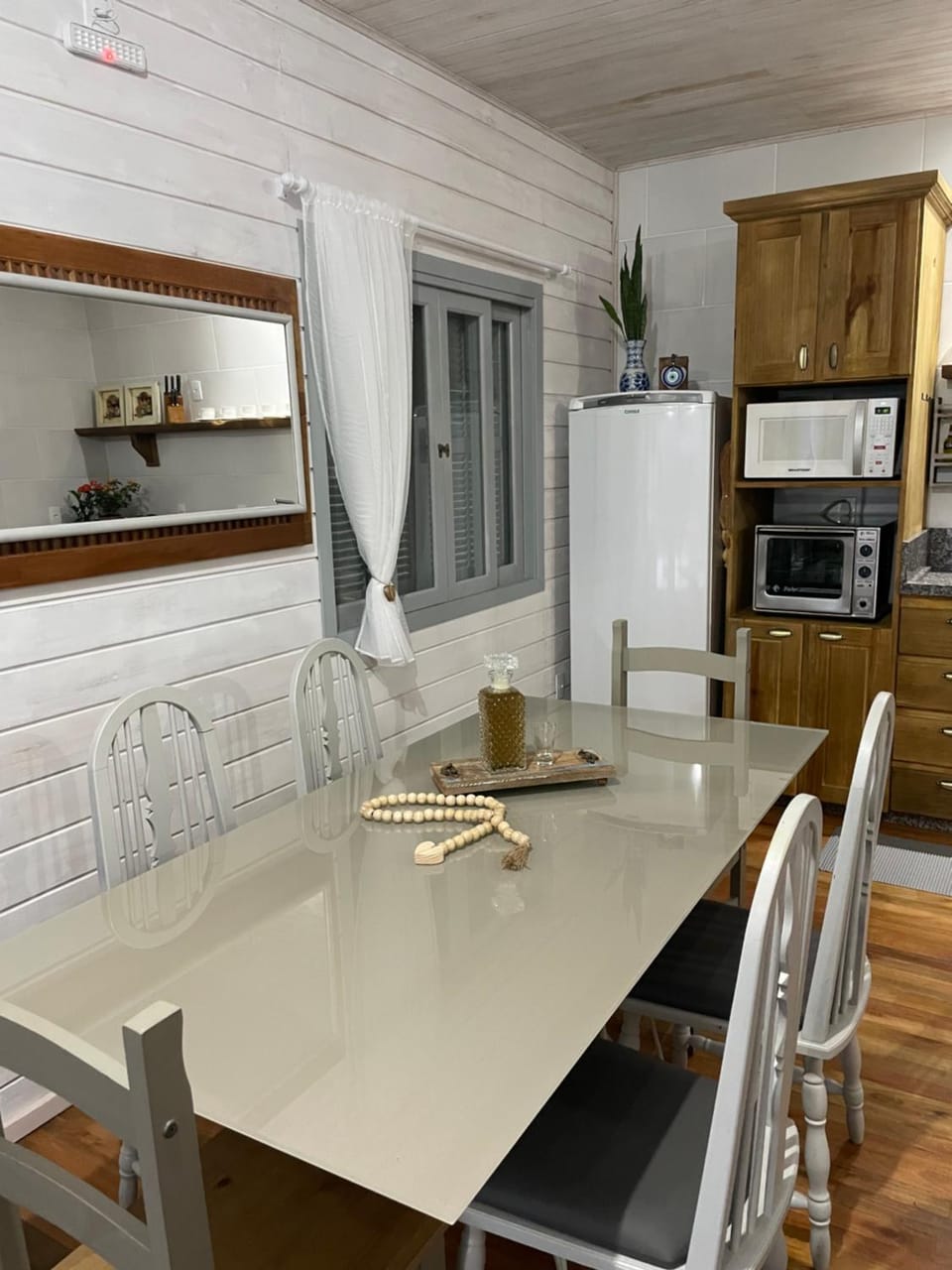Coffee/tea facilities, Kitchen or kitchenette, Dining area, minibar, oven, pet friendly, stove, toaster