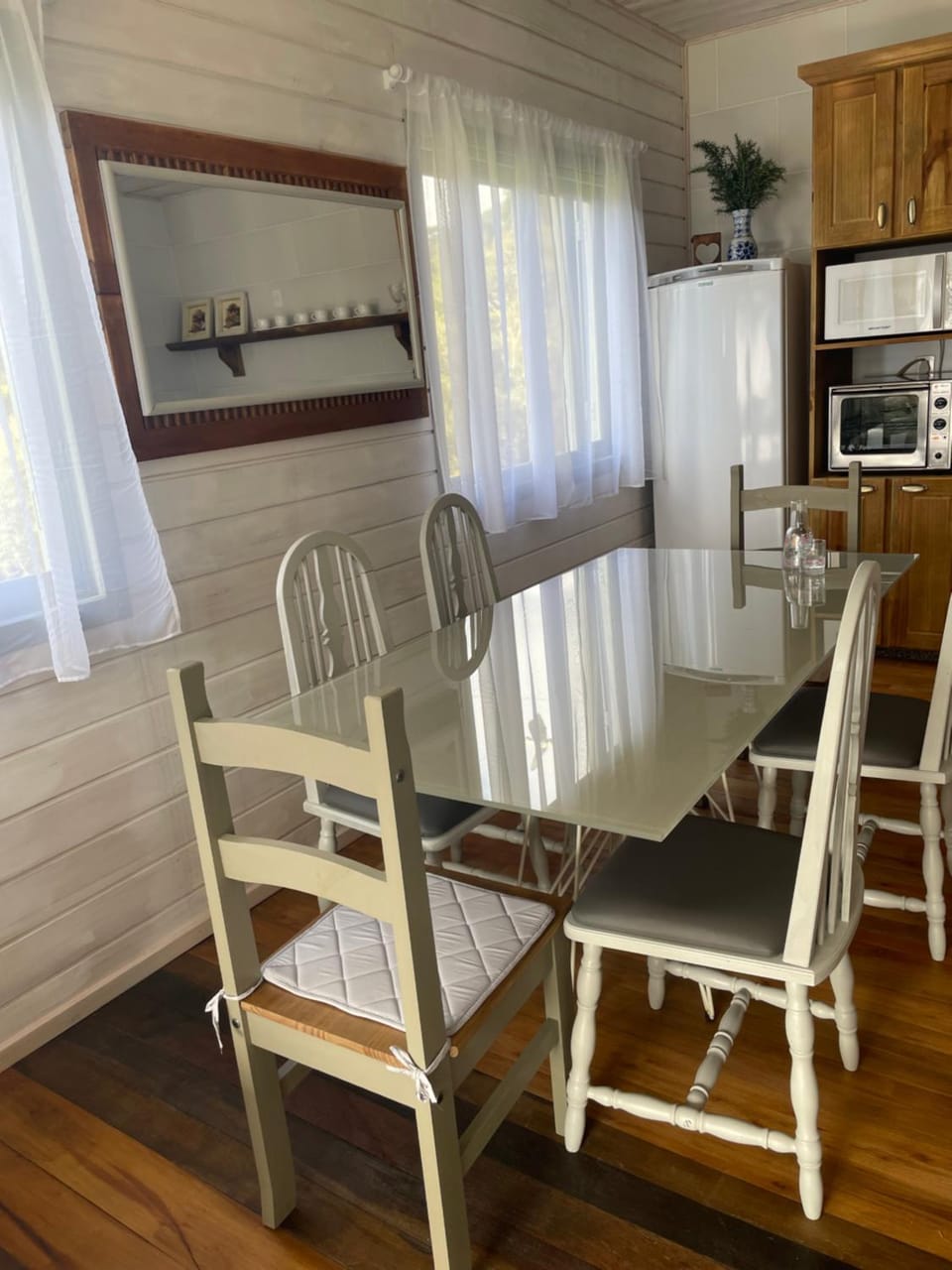 Kitchen or kitchenette, Living room, Seating area, Dining area, minibar, oven, pet friendly, stove