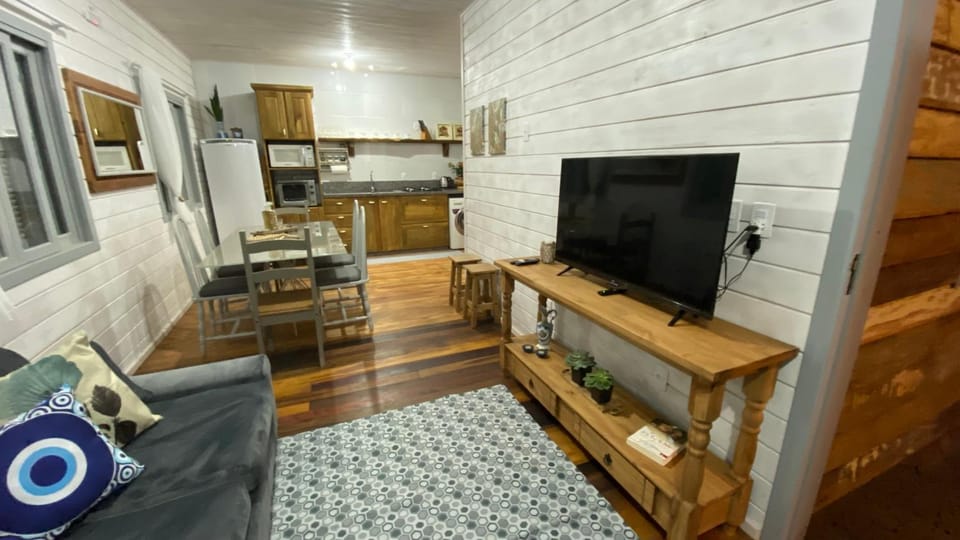 Communal lounge/ TV room, TV and multimedia, Kitchen or kitchenette, Living room, Seating area, Dining area, Evening entertainment, minibar, oven, pet friendly, stove