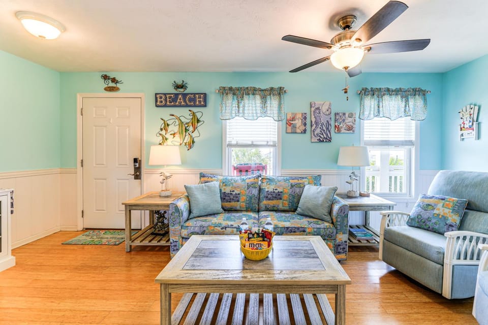 Walk to Beach & Pier: Quiet Retreat in Surf City House in Surf City