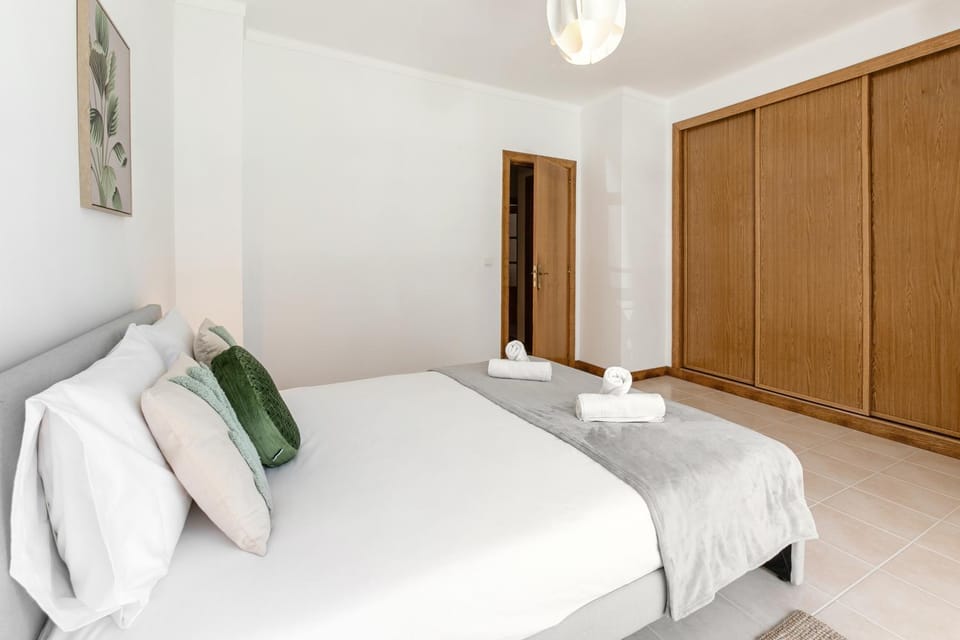 Bed, Photo of the whole room, Bedroom, towels, wardrobe
