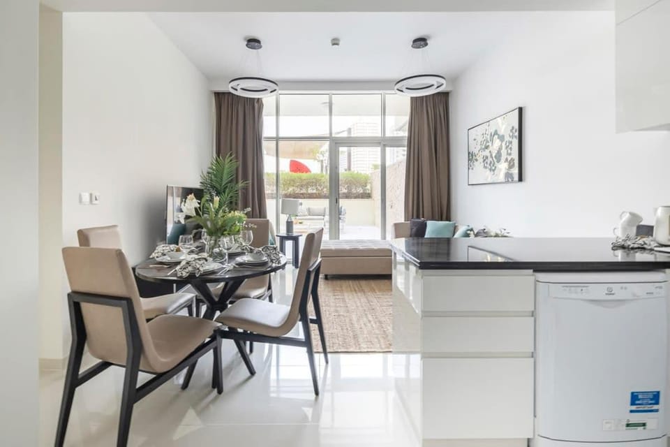 Frank Porter - Tower 108 Apartment in Dubai