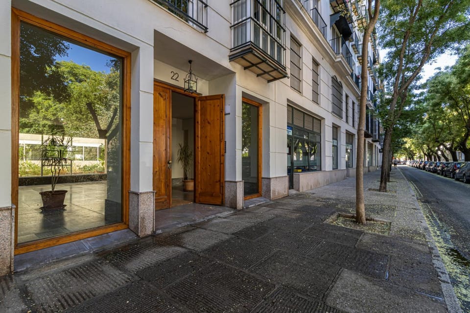 Property building, Facade/entrance