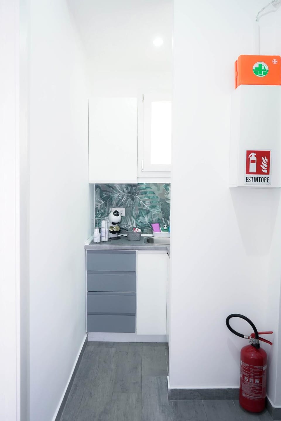 Kitchen or kitchenette