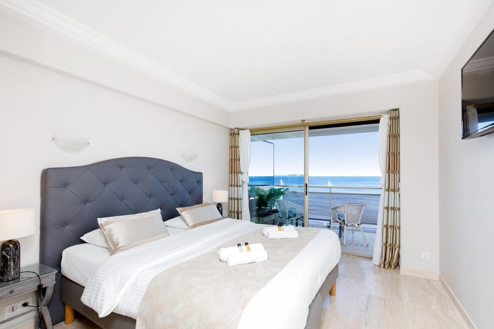 Bed, View (from property/room), Balcony/Terrace, Bedroom, Sea view