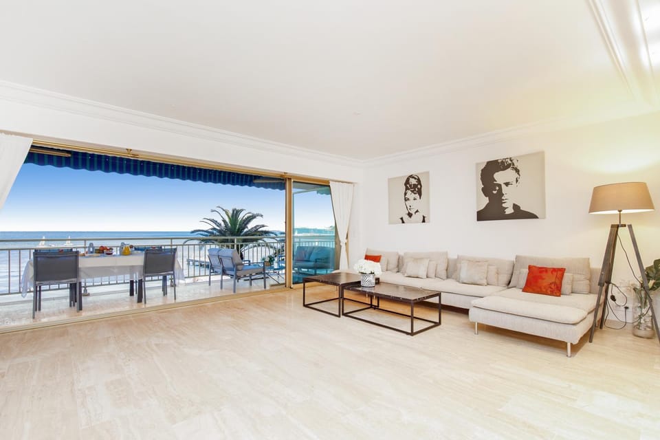 View (from property/room), Living room, Sea view