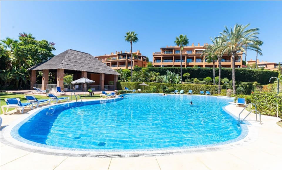 Swimming pool, Swimming pool, sunbed