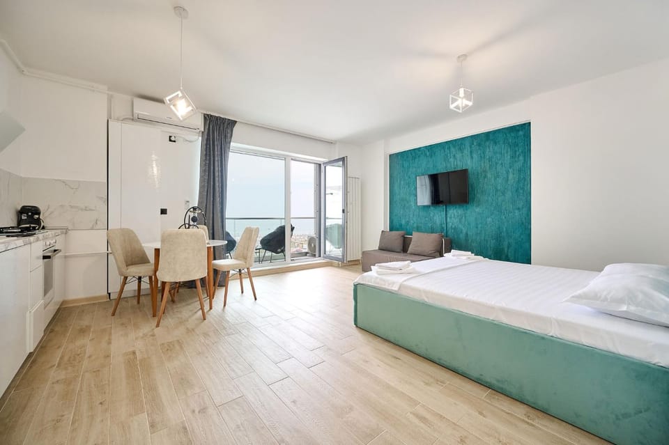 Bed, TV and multimedia, Kitchen or kitchenette, Living room, Photo of the whole room, Dining area, air conditioner
