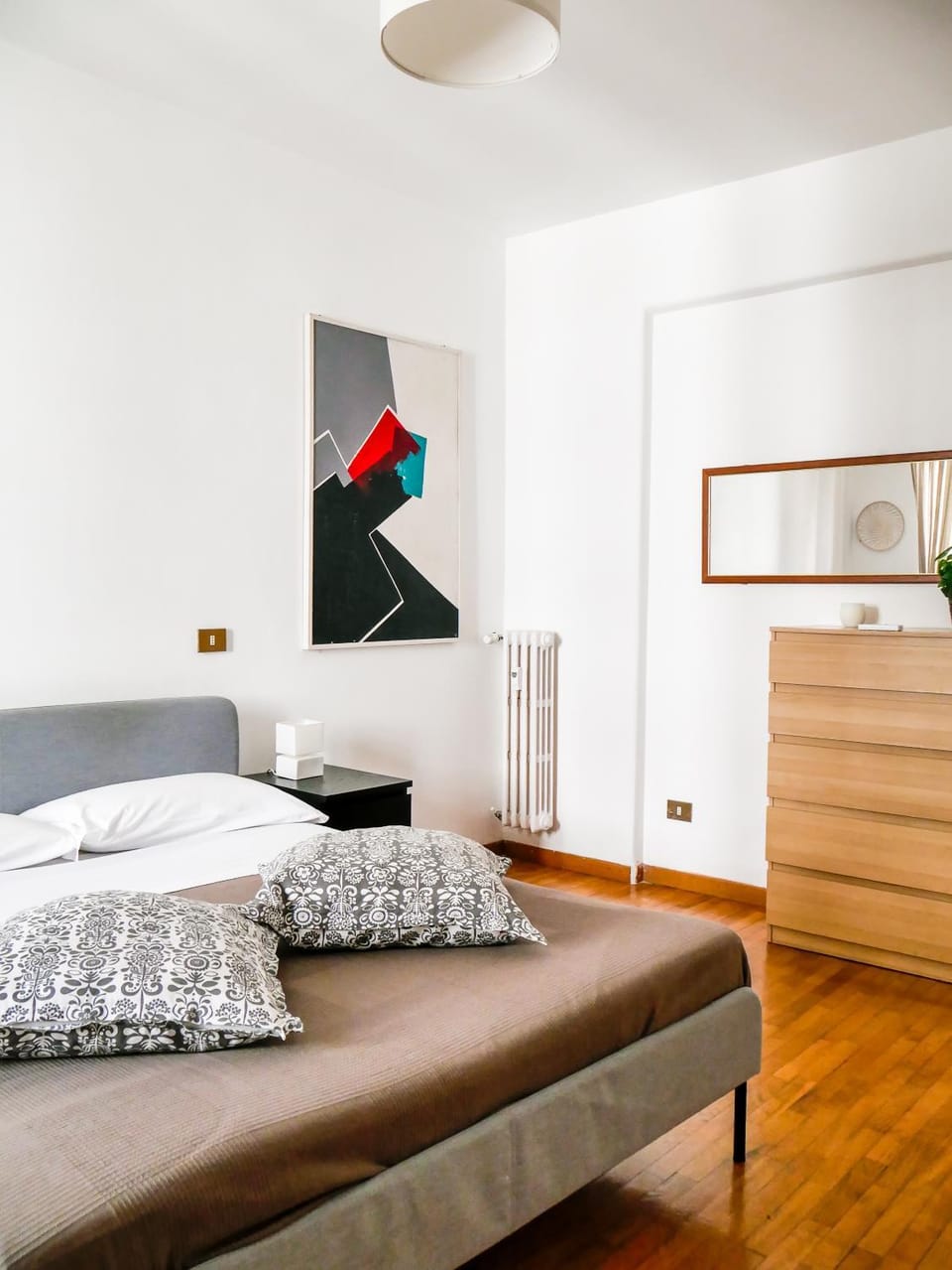 Bed, Photo of the whole room, Bedroom