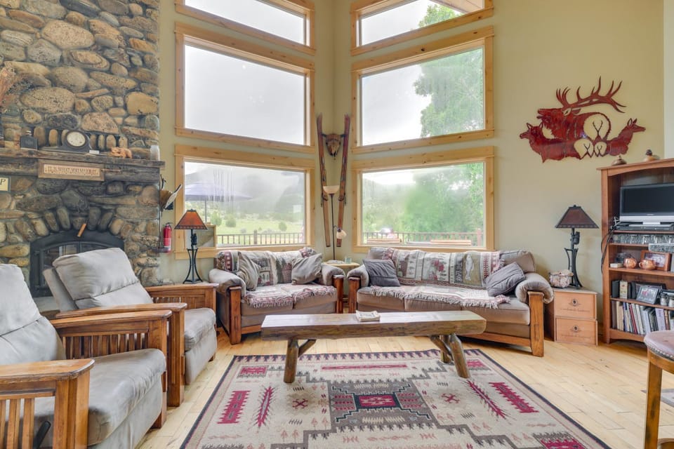 Alder Home w/ Mountain Views – 2 Mi to Ruby River House in Idaho