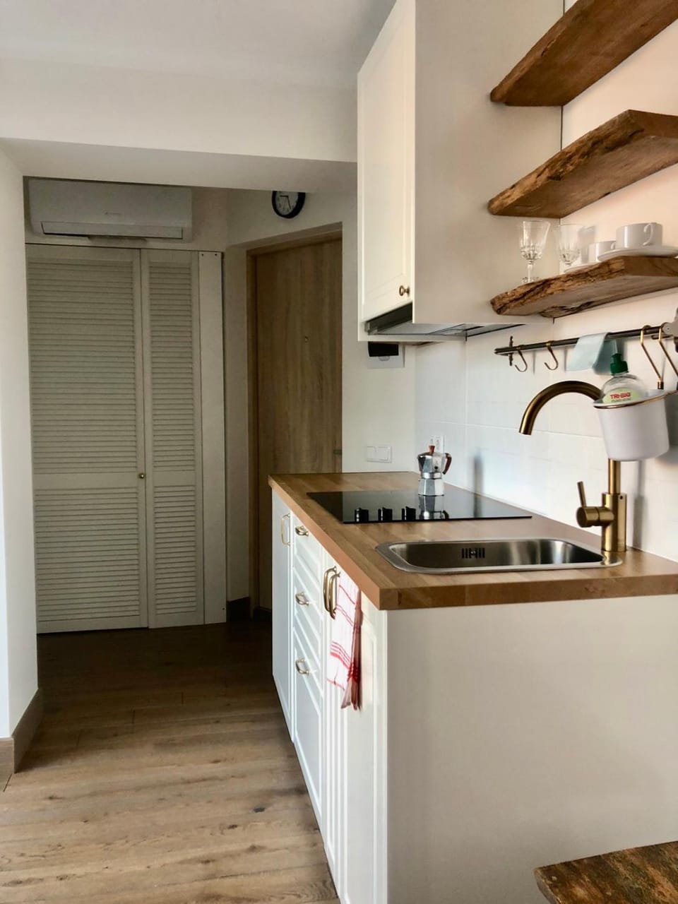 Kitchen or kitchenette, stove