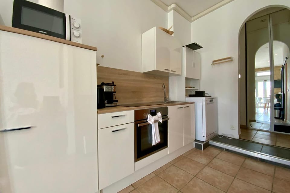 Kitchen or kitchenette, dishwasher, oven, stove