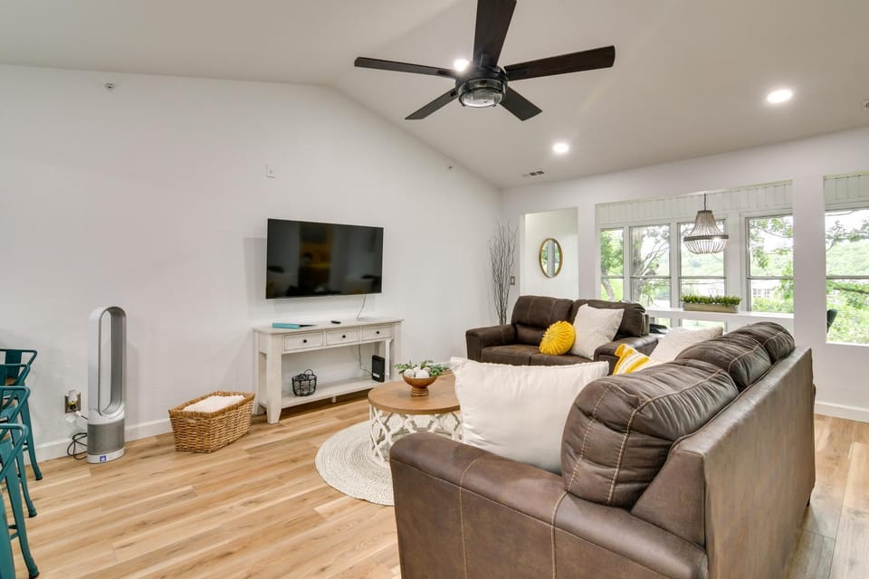 Modern Branson Condo on Thousand Hills Golf Course House in Branson
