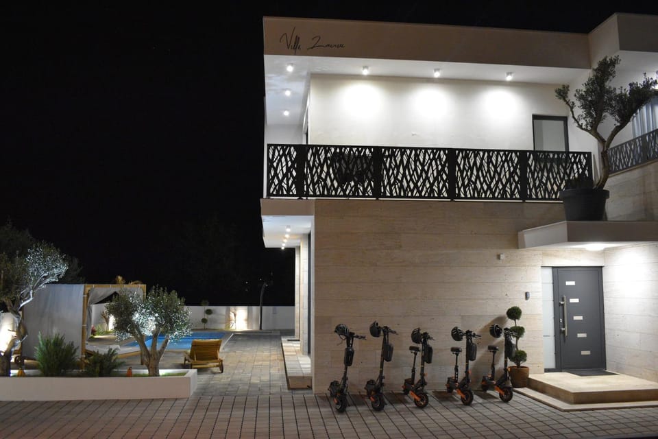 Property building, Night, Balcony/Terrace