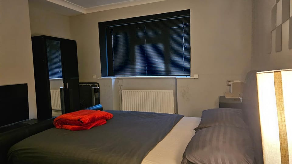 FLAT A - 33 Camden Square - Double Room Vacation rental in London Borough of Islington