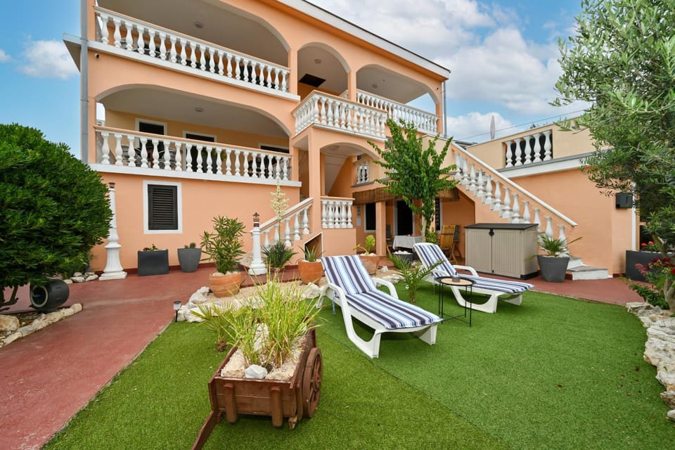 Villa Schubert Apartment in Novalja