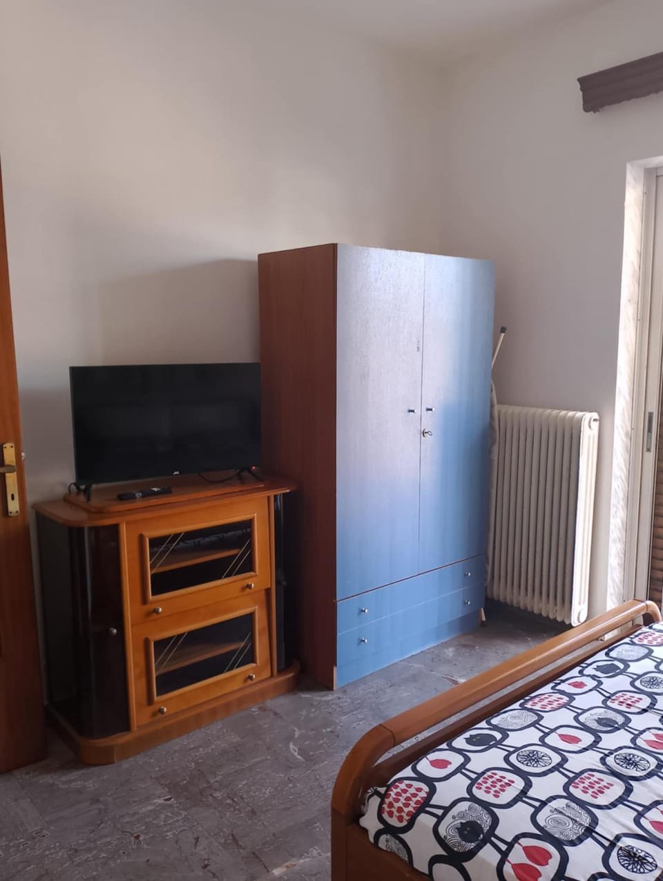 Bed, Bedroom, internet, wardrobe