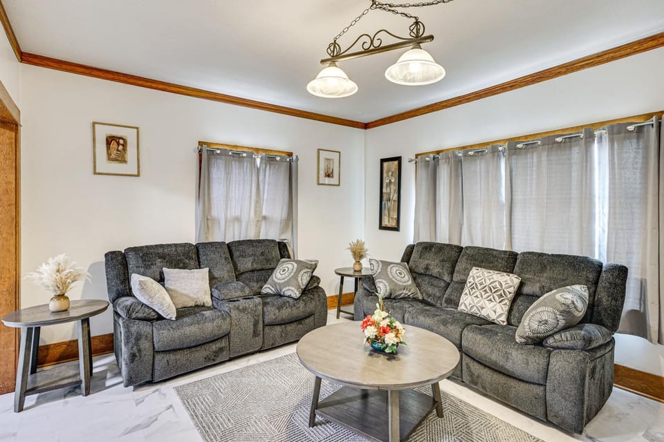 Walk to Eats and Events! Downtown Puyallup Home House in Puyallup