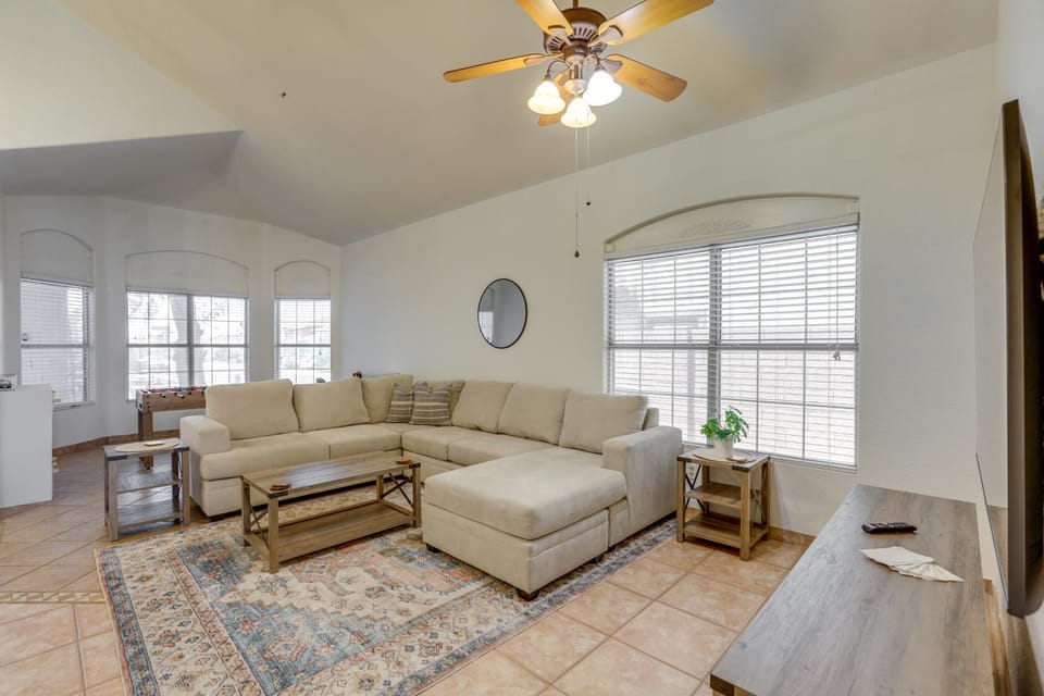 Cookout Ready! Desert Oasis w/ Pool in Goodyear House in Goodyear
