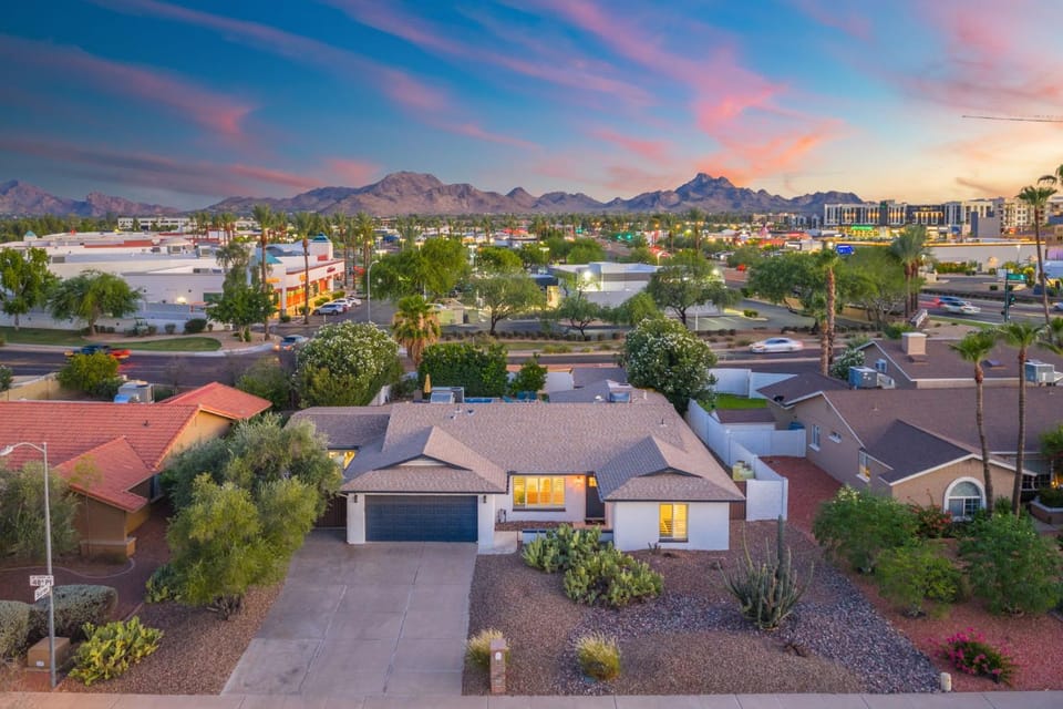 Tequila Time Retreat - 5BR Near Golf with Pool & Spa House in Phoenix