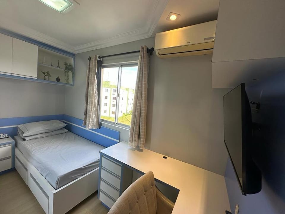 Bed, TV and multimedia, Photo of the whole room, Bedroom, hair dresser, air conditioner