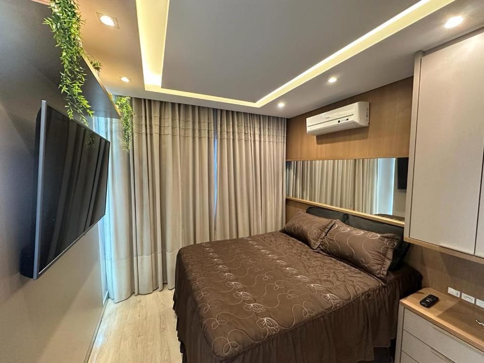 Bed, TV and multimedia, Photo of the whole room, Bedroom, air conditioner