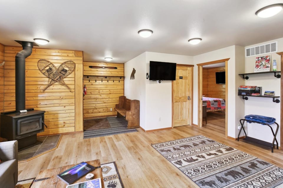 Welcoming Wasilla Cabin w/ Patio! Cabin in Wasilla