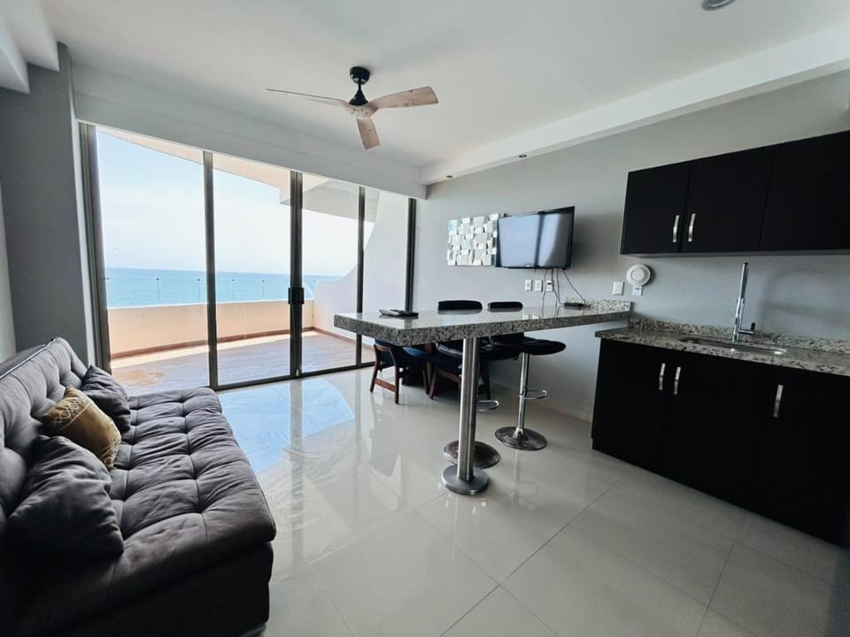Communal lounge/ TV room, Kitchen or kitchenette, Dining area