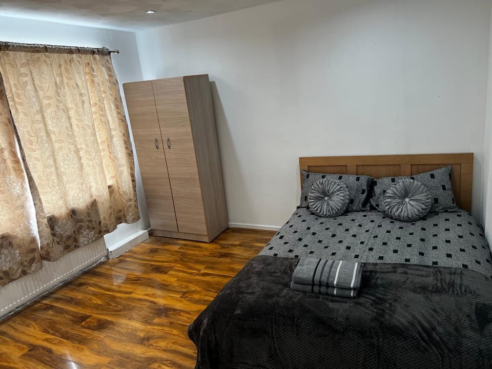 Good priced Accommodation in Hayes Bed and Breakfast in Southall