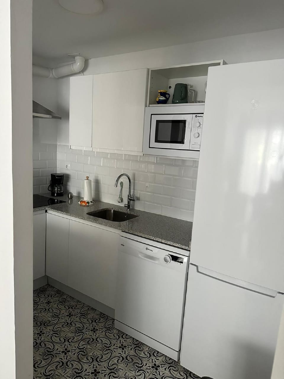 Kitchen or kitchenette, dishwasher, toaster