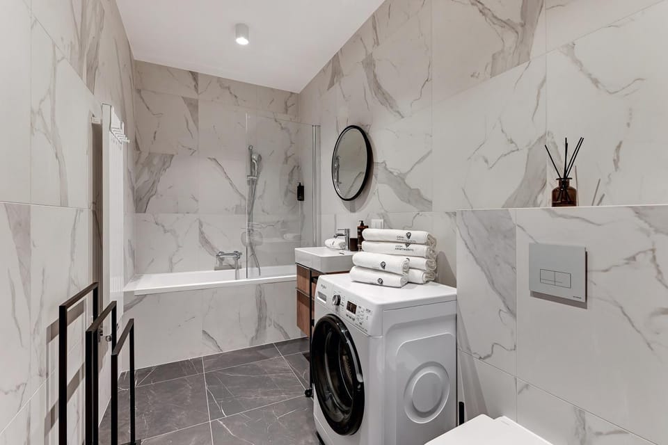 Bathroom, towels, washing machine