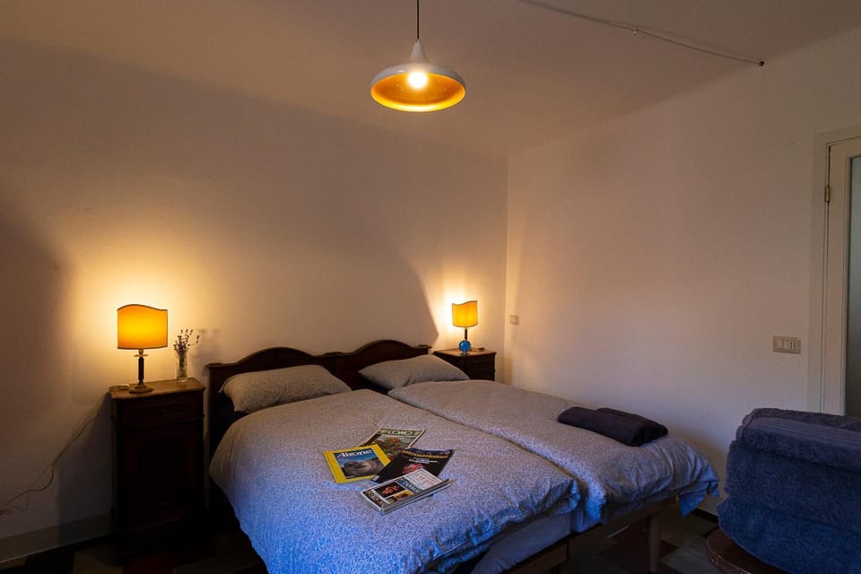 Bedroom, towels