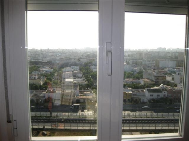 PISO CON VISTAS CERCA FERIA 4 DORM 2 BAÑOS, AIRE ACOND. GARAJE Apartment in Jerez de la Frontera