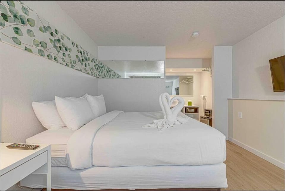 Bed, TV and multimedia, Living room, Bedroom