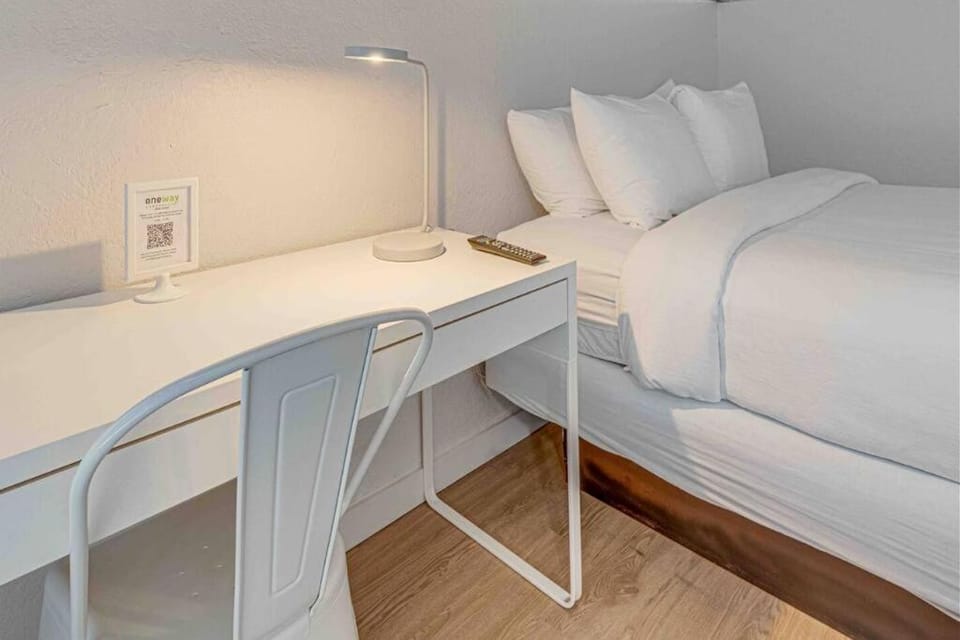 Travel Lodge by Wyndham 10 min from Disney Hotel in Osceola County
