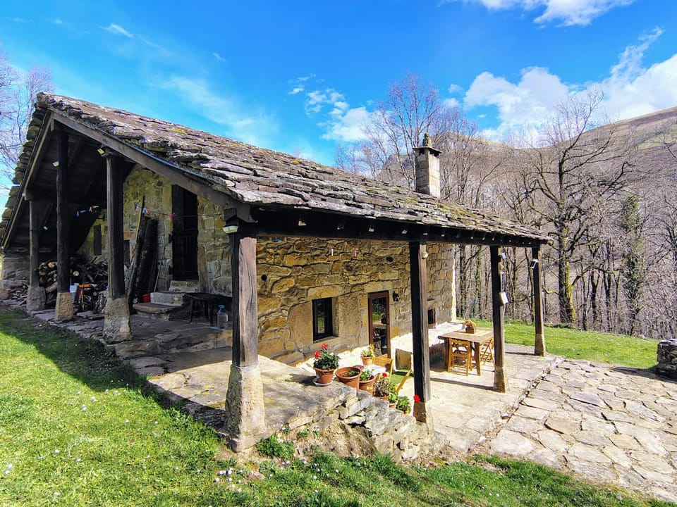 Cabaña Pasiega La Reina del Paraíso Country House in Cantabria