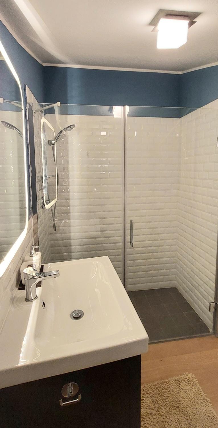 Shower, Bathroom