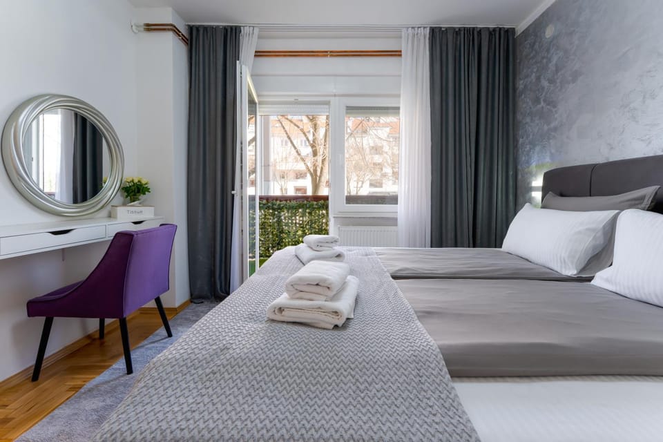 Bed, View (from property/room), Bedroom, towels