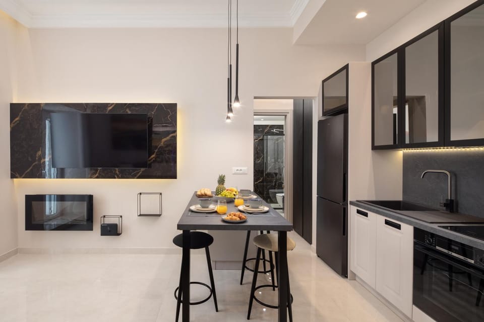 TV and multimedia, Kitchen or kitchenette, Food and drinks, Dining area, Food, minibar, pet friendly