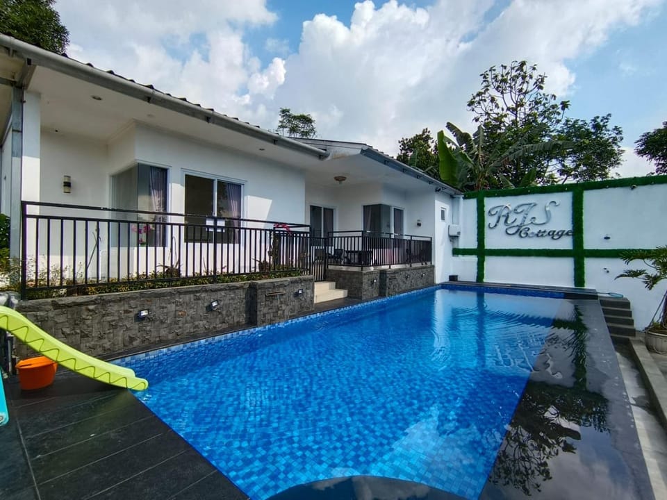 Villa Cisarua RJS Villa in Cisarua