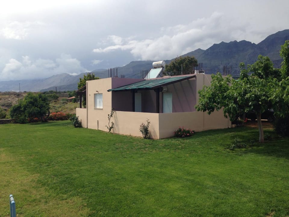 Property building, Garden, Garden view, Mountain view