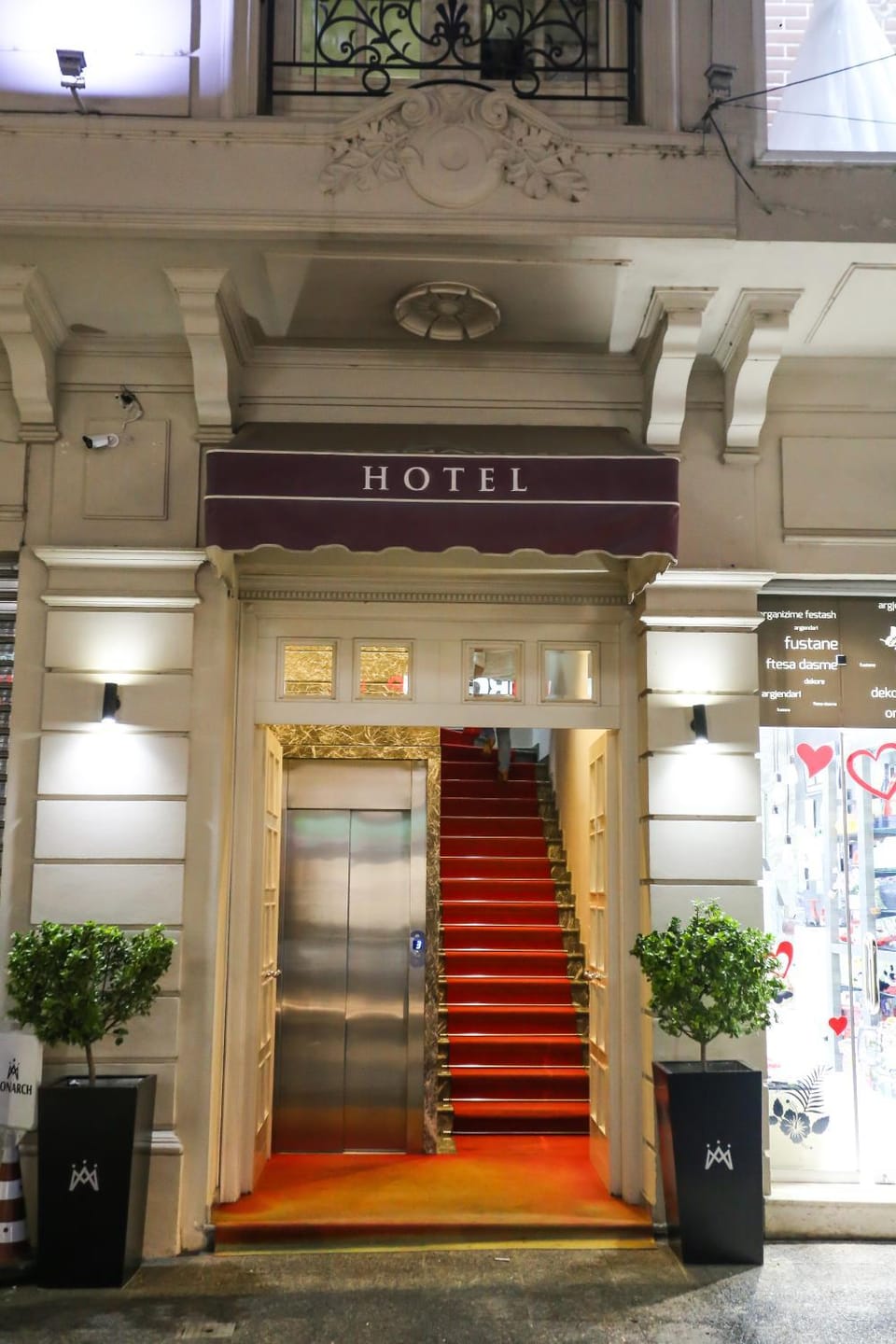 Facade/entrance