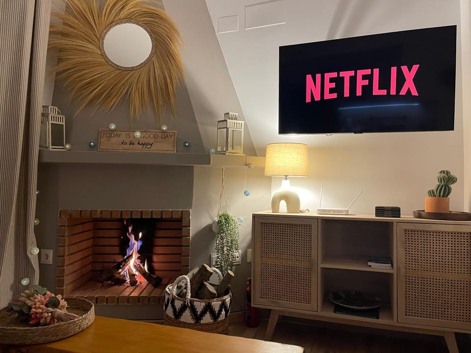 TV and multimedia, Living room, Evening entertainment, flat iron