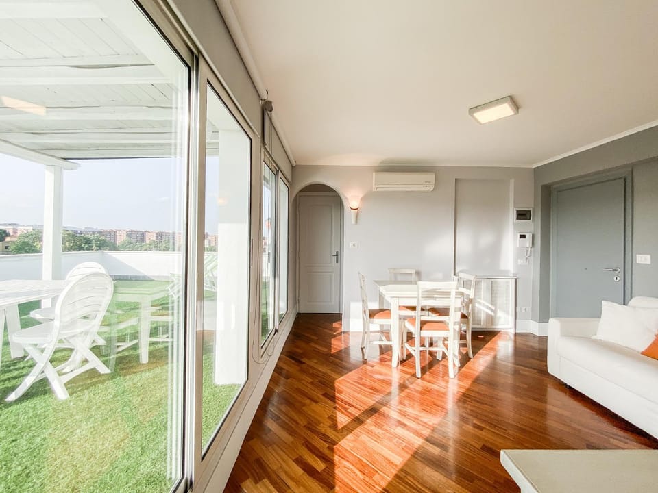 Balcony/Terrace, Living room, Dining area, air conditioner