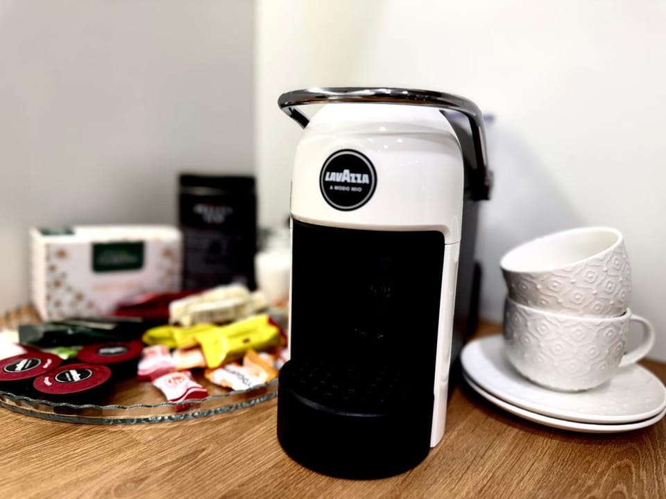 Coffee/tea facilities, Kitchen or kitchenette, Food